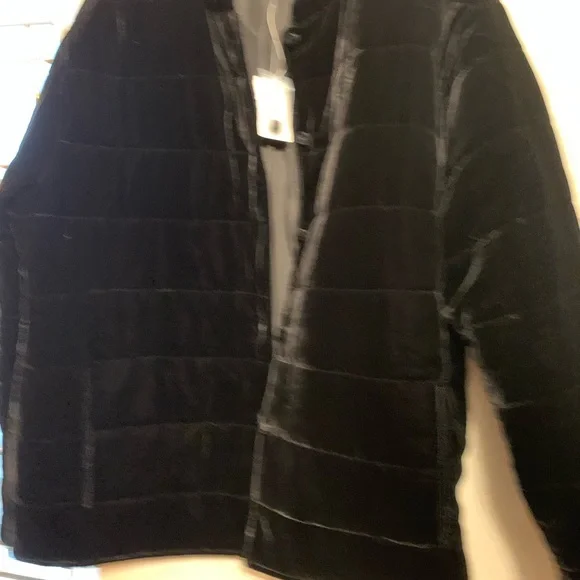 Black velvet like light coat size L Off Fifth NWT - Picture 5 of 5
